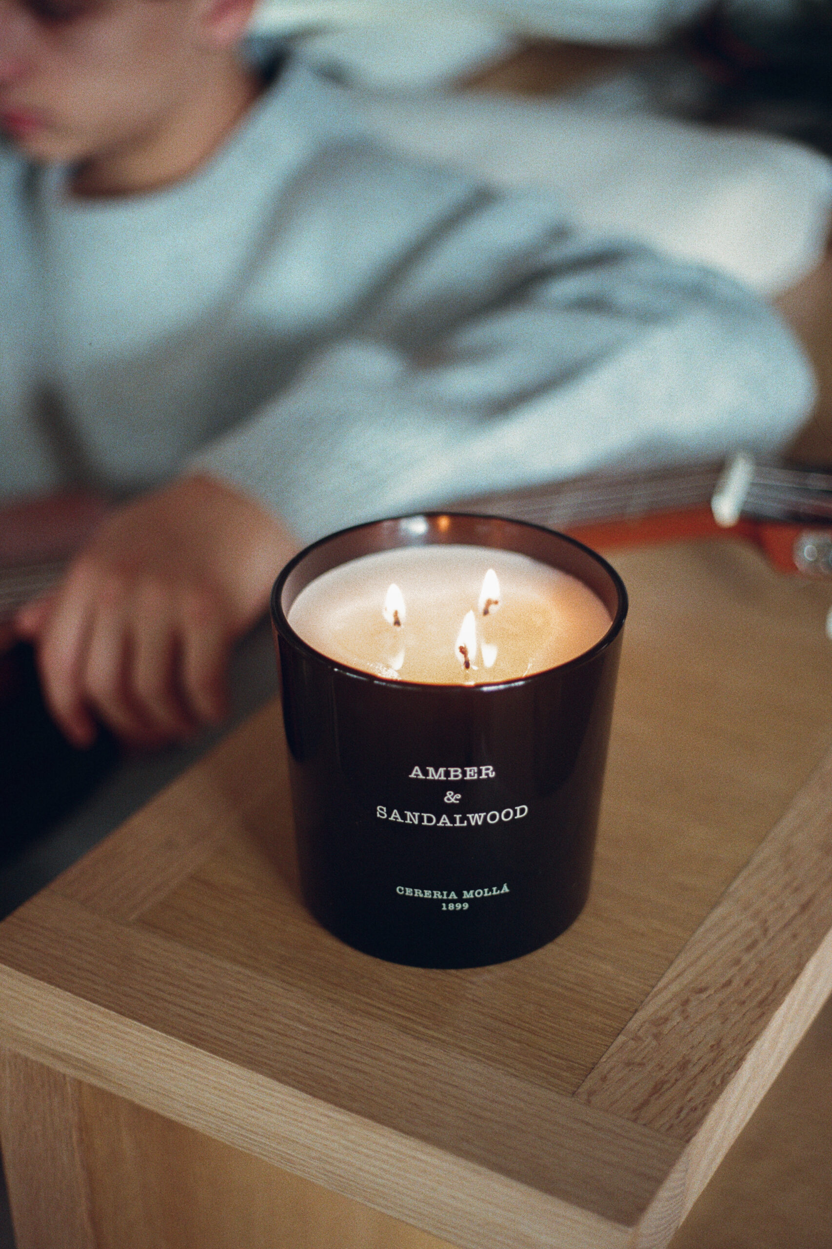 Amber & Sandalwood geurkaars 600g van Cerería Mollá 1899