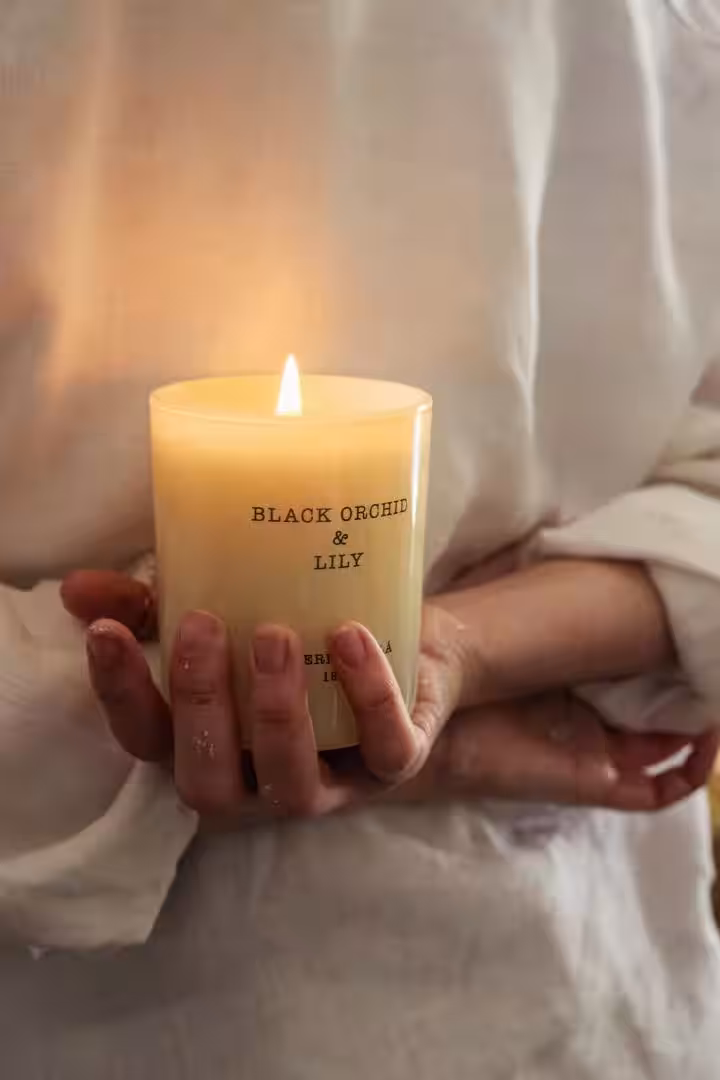 Black Orchid & Lily Kaars – Comfort & Vrolijkheid